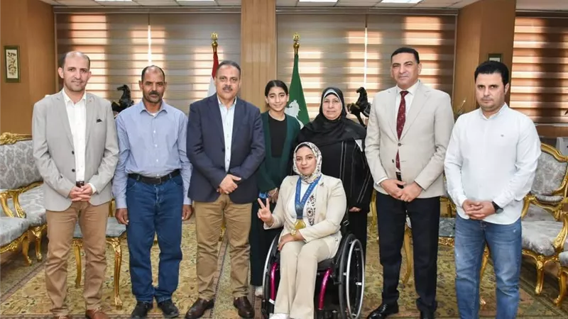محافظ الشرقية يُكرم ريحاب رضوان لحصولها على بطولة العالم في رفع الأثقال