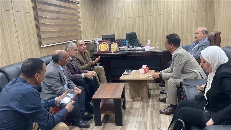رئيس جامعة بنها يطمئن على 9 طلاب بـ