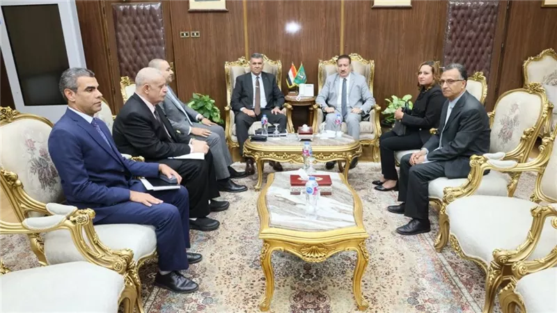 محافظ المنوفية يلتقي وفد الهيئة القومية للتأمين الاجتماعي لتعزيز التعاون