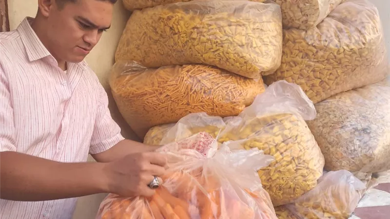 ضبط نصف طن مقرمشات ومخلفات مصانع غير صالحة في بنى سويف