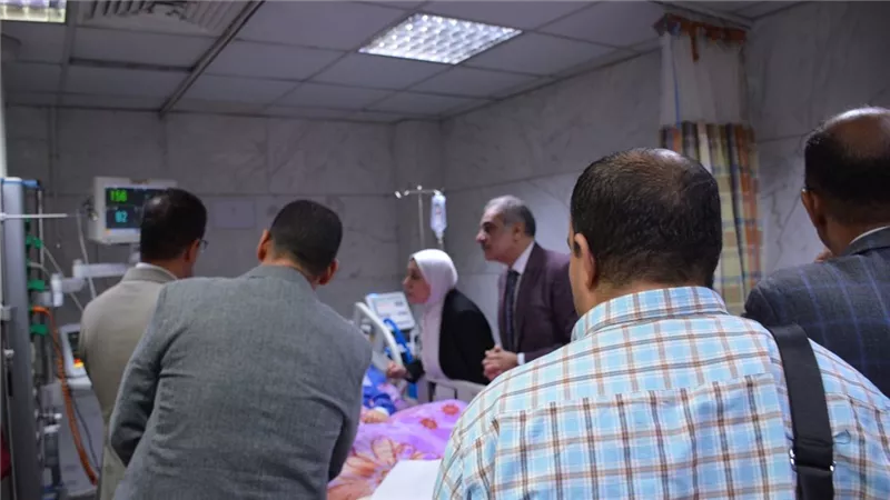 محافظ القليوبية يتابع الحالة الصحية لطلاب جامعة بنها المصابين في حادث أبو سمبل