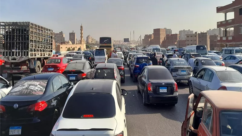 كثافة مرورية بالقاهرة والجيزة صباح الخميس.. وانتشار أمني يساهم في تنظيم الحركة