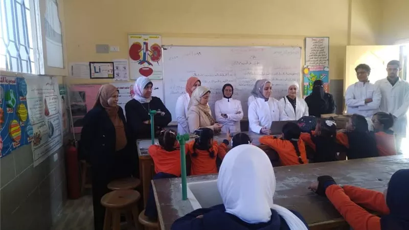 صحة السويس تنظم ندوة تثقيفية بمعهد الفروق باهمية العناية بالفم والاسنان 
