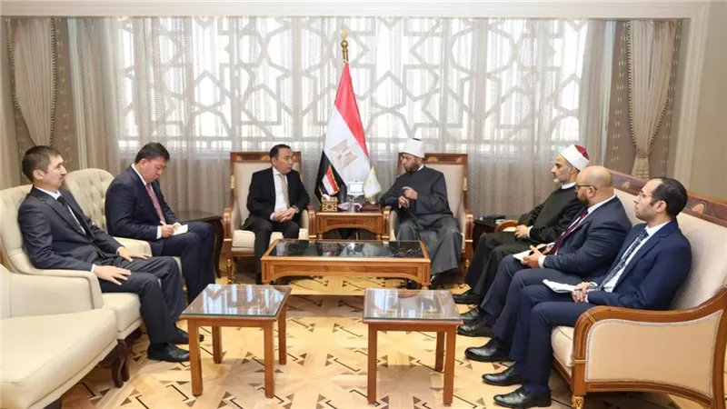 وزير الأوقاف يبحث مع سفير كازاخستان تعزيز التعاون الديني والثقافي