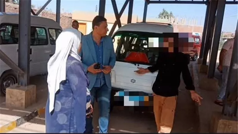 ضبط سائقين لعدم إلتزامهم بالتعريفة وبخطوط السير بمدينة اشمون بالمنوفية