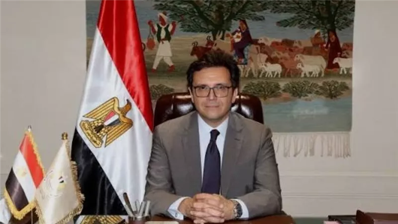 وزير الثقافة يهنئ المعماري حمدي السطوحي لفوزه بجائزة الريادة من اتحاد الأثريين