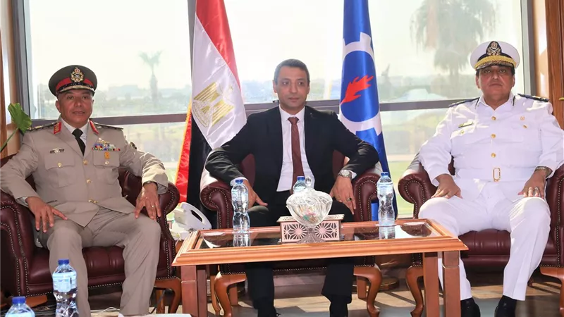 محافظ السويس يستقبل القيادات العسكرية والشعبية للتهنئة بعيد انتصارات أكتوبر
