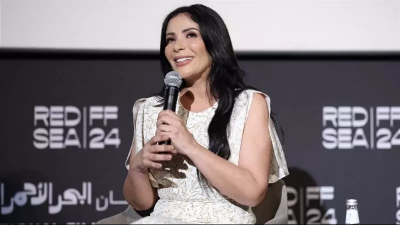منى زكي تستعد للتألق في فعالية Vogue World بهوليوود