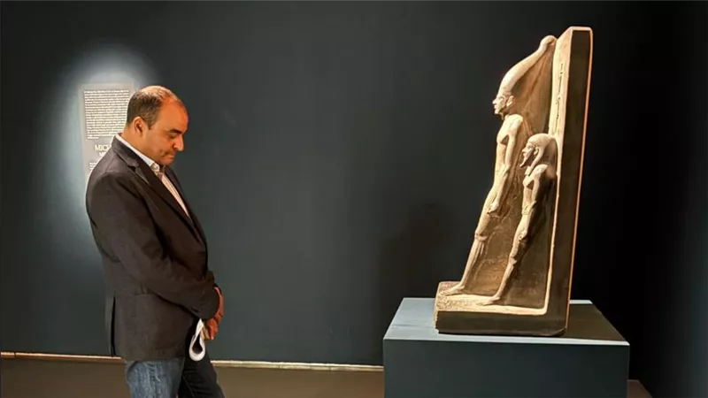 130 قطعة أثرية.. أمين عام الآثار يتفقد معرض «كنوز الفراعنة» في روما  