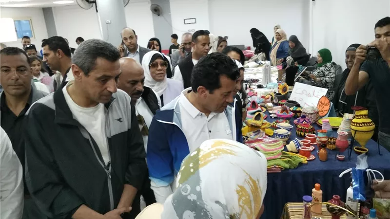 وزير الشباب والرياضة ومحافظ السويس يتفقدان عددًا من المنشآت الرياضية