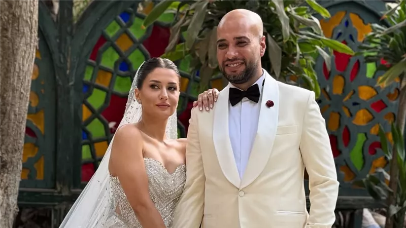 أحمد سعد تغزل بها.. من هي نهلة راغب زوجة حاتم صلاح ؟ |صور