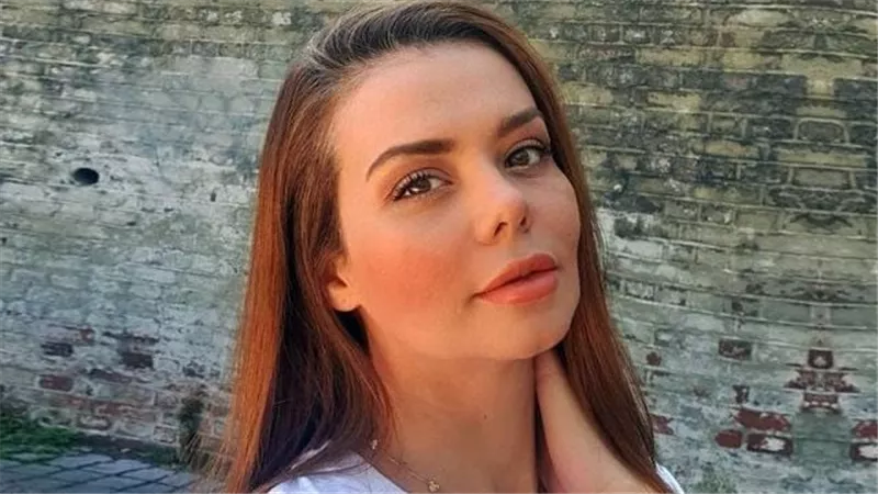 إيمي سالم تعلن سرقة لحن أغنيتها بأغنية تاجر السعادة لمحمود الليثي وطارق الشيخ