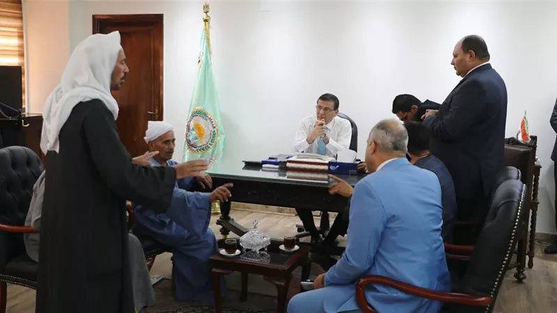 وزير الزراعة يستقبل عددًا من الفلاحين.. ويؤكد: دعم الفلاح أولوية