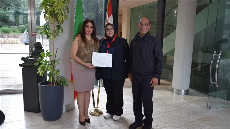 ‏رانيا يحيى تكرم الفنان أحمد بشر لمشاركته احتفالية الأكاديمية المصرية بروما 