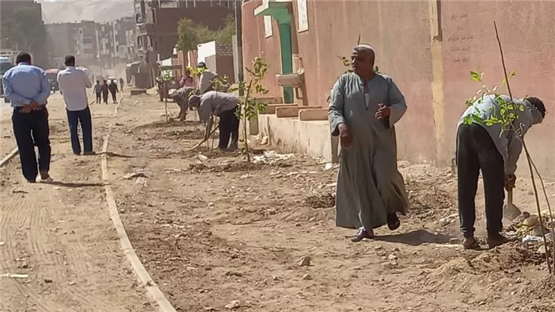 محافظ أسيوط: استمرار أعمال النظافة والتشجير ورفع المخلفات بطريق درنكة
