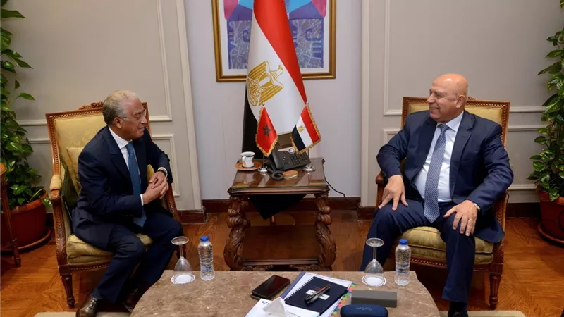 كامل الوزير يبحث مع سفير المغرب تعزيز التعاون الصناعي والنقلي بين البلدين