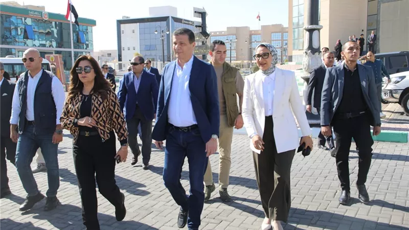 وزيرا التنمية والزراعة ومحافظ الوادي الجديد يتفقدون مجمع المصالح الحكومية