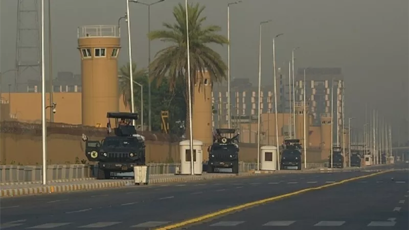 السفارة الأمريكية في بغداد تنفذ تفجيرًا مسيطرًا عليه بمطار بغداد