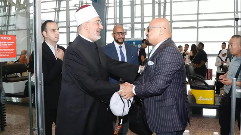 مفتي الجمهورية يغادر العاصمة الماليزية كوالالمبور عائدًا إلى القاهرة 