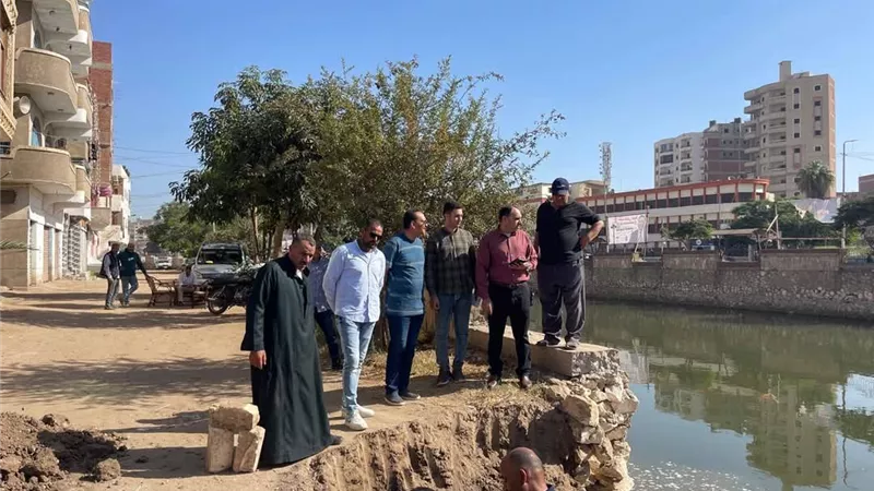 محافظ الشرقية يتدخل فورًا بعد انهيار حائط ببحر مويس بمنيا القمح