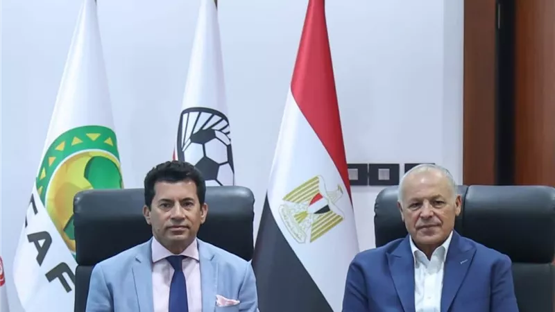 تهنئة رسمية من اتحاد الكرة لوزير الرياضة بعد فوزه برئاسة لجنة باليونسكو
