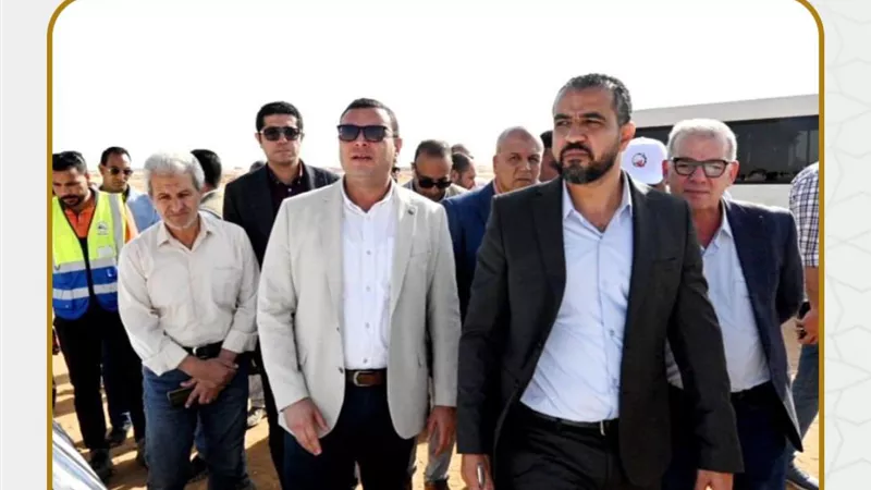 وزير الإسكان يتفقد الطرق والمرافق بمنطقة الأمل بمدينة العبور الجديدة