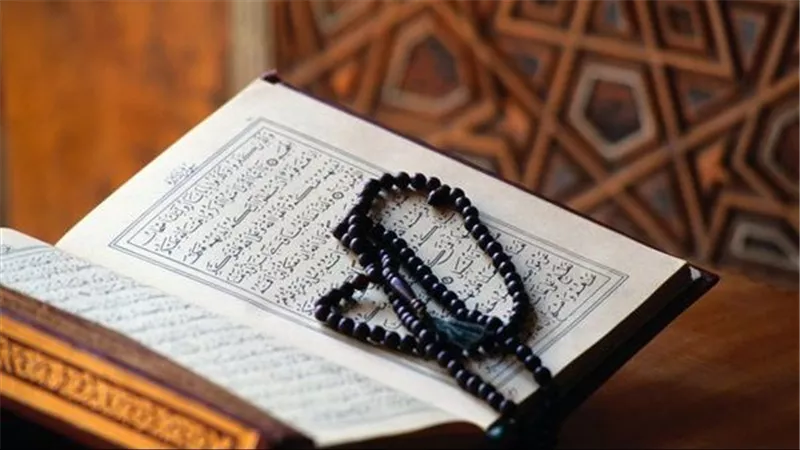 ما حكم قراءة الفاتحة في الدعاء وقضاء الحوائج وشفاء المرضى؟