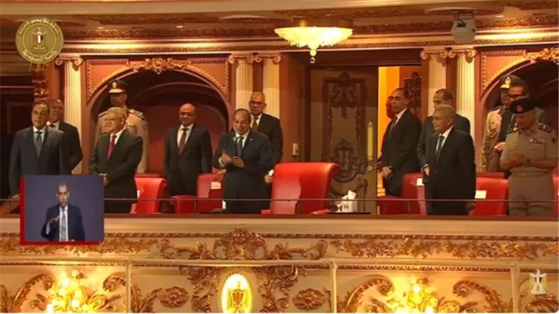 الرئيس السيسي يشهد عرضًا مسرحيًا للفنان نور النبوي ضمن الاحتفالية 