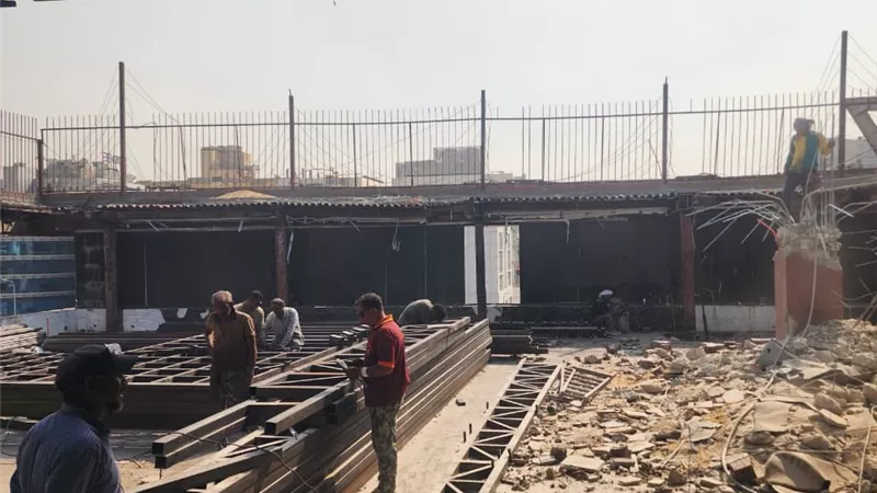 جهاز القاهرة الجديدة يوقف مخالفات بمول ويزيل تعديات بآخر بالتجمع الخامس 