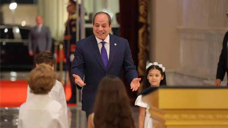 بحضور الرئيس السيسي .. نجوم العرب يتألقون في احتفالية «وطن السلام»  |صور