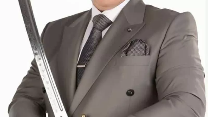 بمظهره الغريب وانتحال صفة دكتور.. مرشح برلمانى يثير الجدل بالشرقية