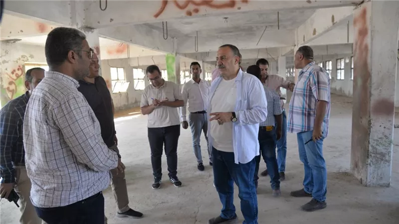 محافظ أسيوط يتفقد مزرعة الدواجن بعرب العوامر ويوجه بإعادة تأهيلها وتطويرها 