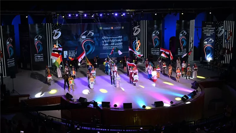 حضور جماهيري غفير في افتتاح دورة اليوبيل الفضي لمهرجان الإسماعيلية للفنون