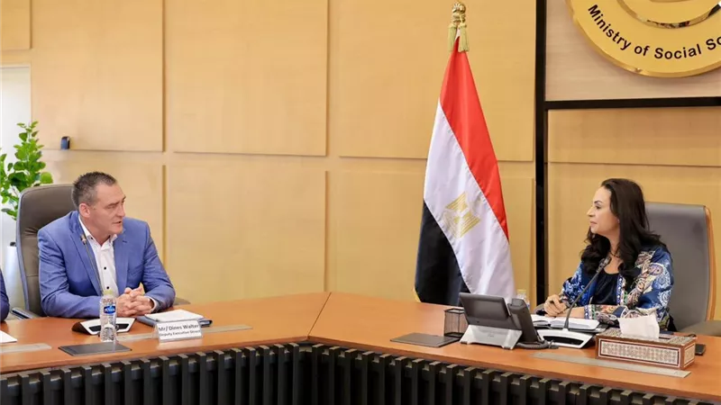وزيرة التضامن تلتقي وفدا من شركة أوتوبوك الألمانية لمتابعة تجهيز مراكز التجميع