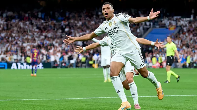 هل يلحق مبابي بنهائي السوبر؟ موقف نجم ريال مدريد من مباراة برشلونة