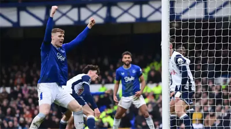 نتيجة مباراة توتنهام وإيفرتون اليوم (2-0) في الدوري الإنجليزي 2025