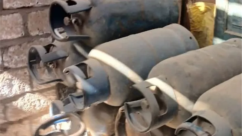 ضبط 30 أسطوانة غاز قبل بيعها بالسوق السوداء ببنى سويف