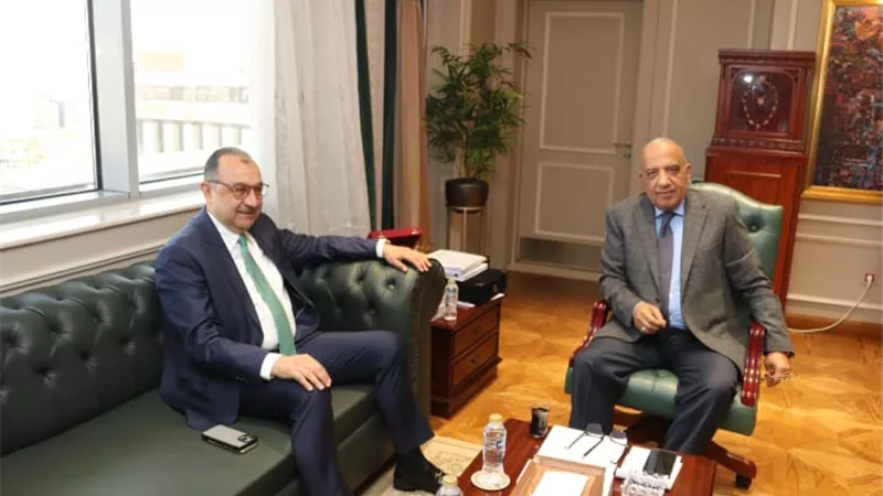 وزيرا الكهرباء وقطاع الأعمال يبحثان التنسيق والتعاون في مجال وترشيد الإستهلاك