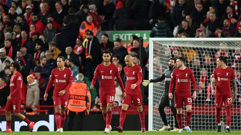 ليفربول يسير على خطى ليستر.. مخاوف من موسم كارثي رغم التدعيمات الضخمة