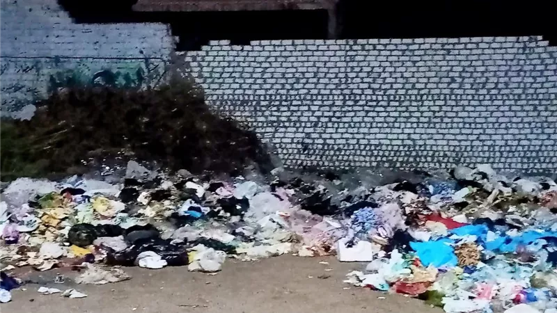 الأهالى شيدوه والمجلس المحلى أزاله.. حكاية سور أمام مدرسة عمرو بن العاص