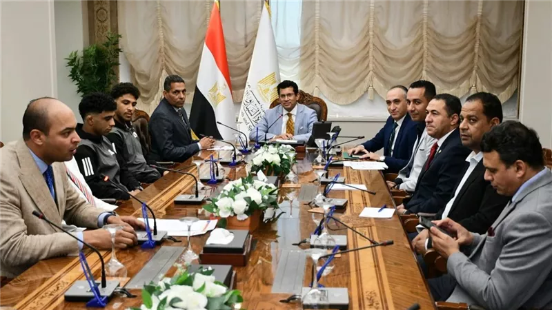 وزير الرياضة يكرم شباب المصارعة بعد حصولهم علي ذهبية وبرونزية بطولة العالم
