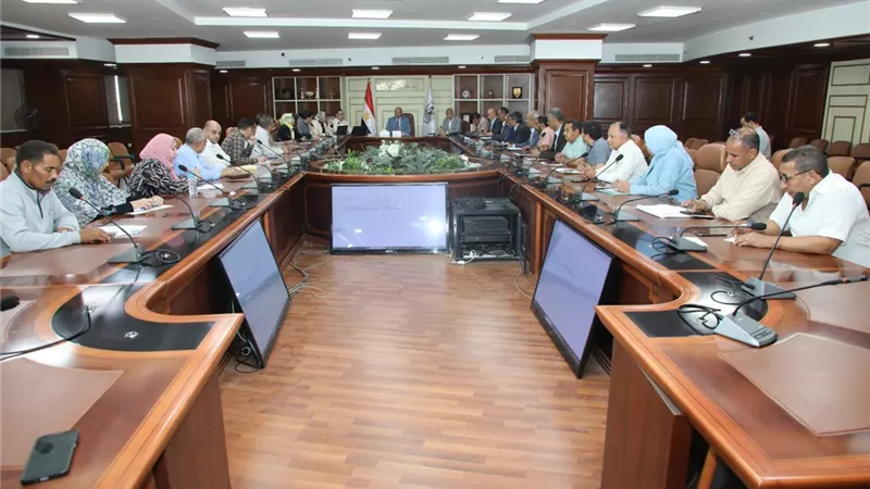 بني سويف تبحث آليات وضوابط تنفيذ مبادرة «حوافز تميز الأداء»