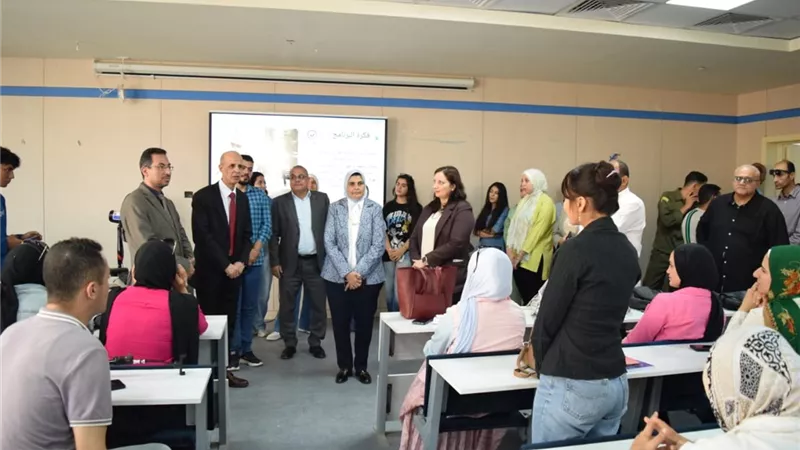 رئيس جامعة بني سويف الأهلية يتابع سير العملية التعليمية ويتفقد مدرجات البرامج 