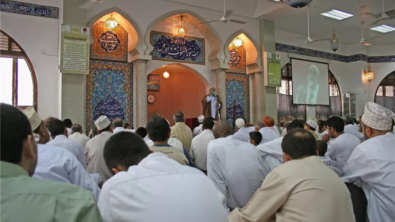 بين الفريضة والتقصير.. ما حكم ترك صلاة الجمعة في المسجد؟