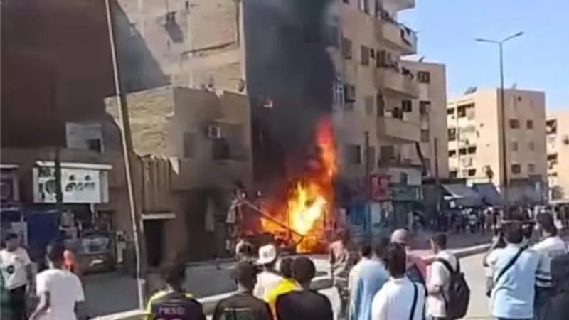 النيران وصلت السماء.. حريق مخبز بجوار كلية الدراسات الإسلامية بأسوان