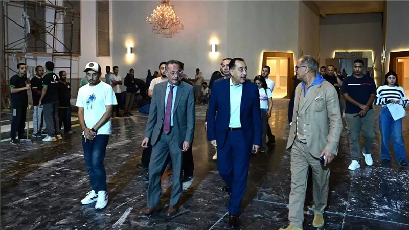 رئيس الوزراء يجري جولة ليلية لمتابعة التجهيزات النهائية لافتتاح المتحف الكبير