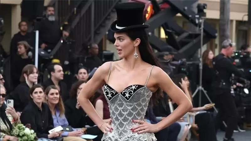 نجمات ومشاهير هوليوود بإطلالات أيقونية في حفل Vogue World