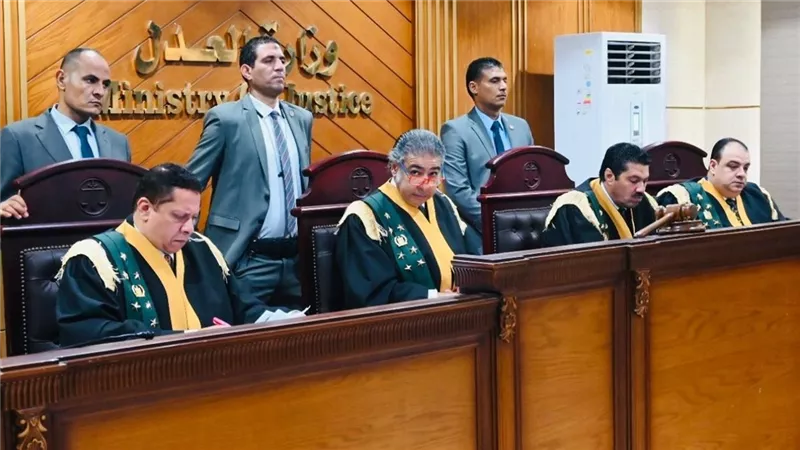 كاميرا كشفت الجريمة.. تسجيلات تدين أبًا باغتصاب ابنته وتصويرها بمنطقة السادات