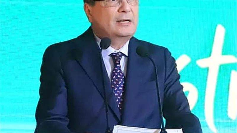 نيابة عن الحكومة.. وزير الزراعة يشارك في احتفالية اليوم الوطني لدولة استراليا