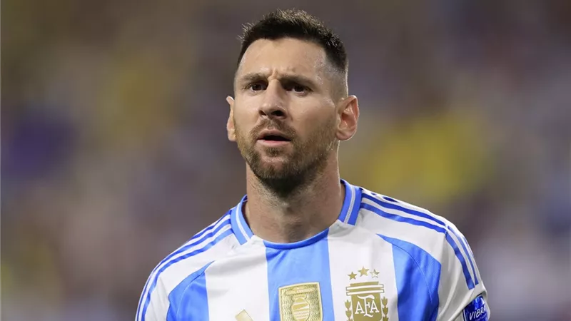 ميسي يهز شباك الجزائر بهدف رائع ويمنح الأرجنتين التقدم في المونديال